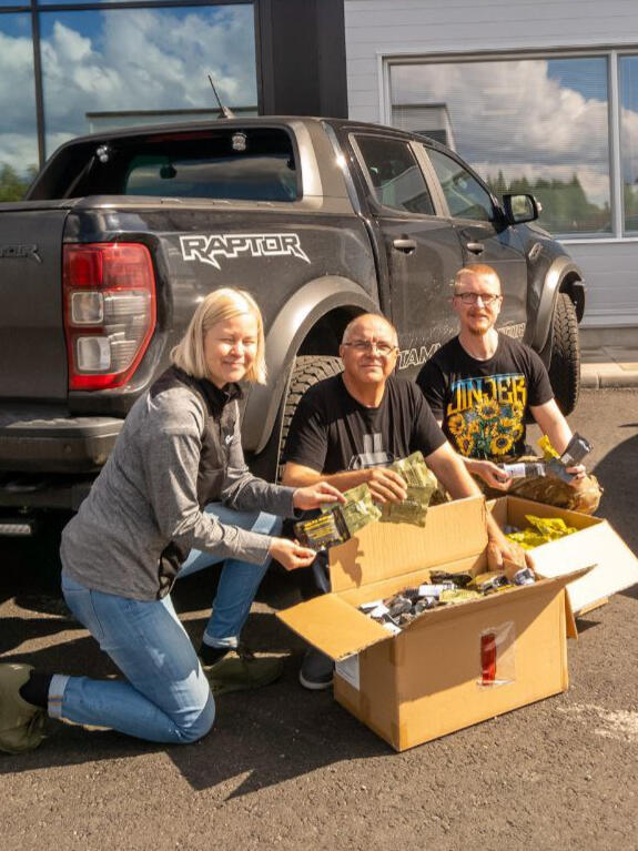 Harri Jahkola | Fundraiser for Ukraine Photo of Harri Jahkola picking up medical supplies to donate to Ukraine, part of over 15,000 EUR raised for humanitarian aid through volunteering and charity efforts.